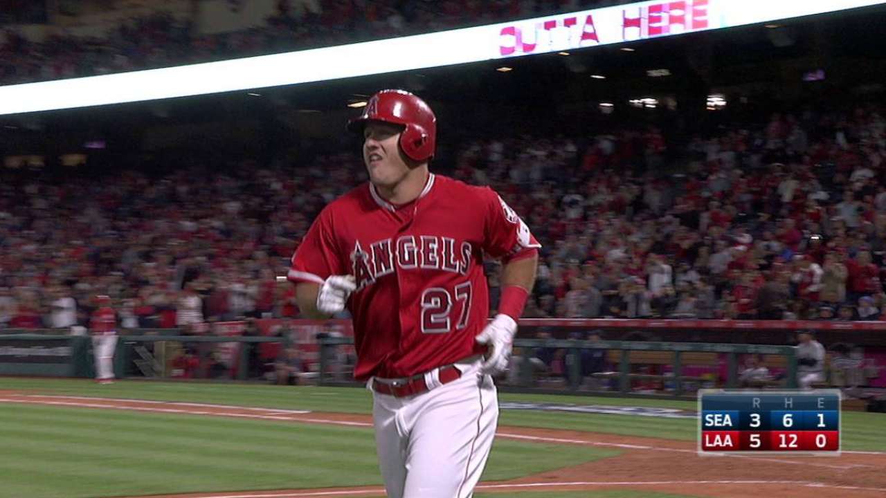 Trout, Escobar jonronean y Angelinos superan a los Marineros