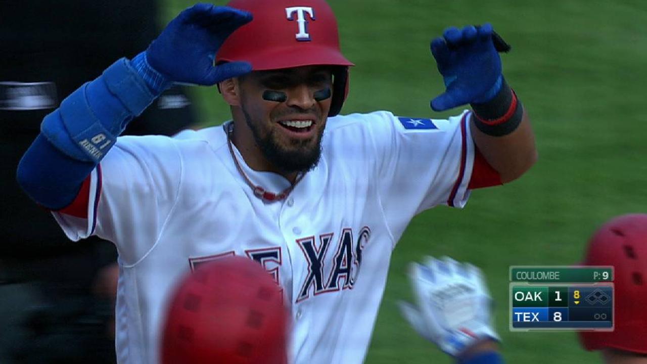 Robinson Chirinos y Martín Pérez guían a los Rangers sobre los Atléticos