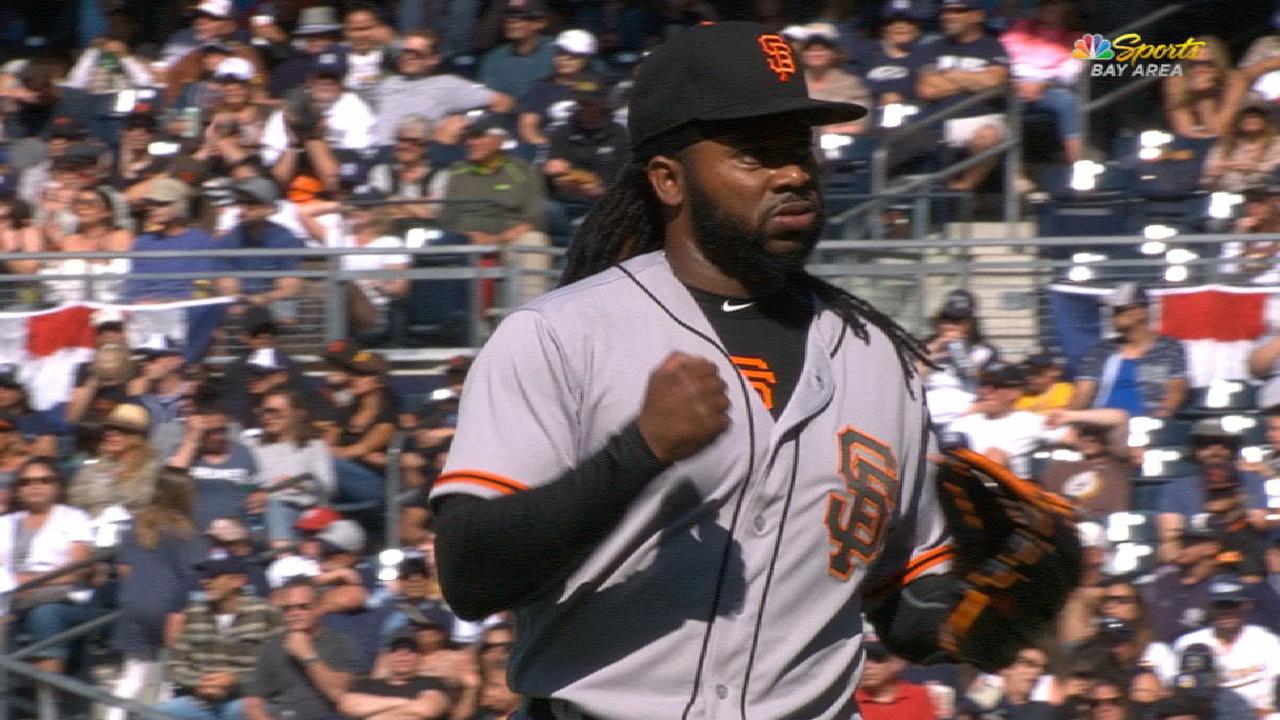 Cueto leads Giants to victory over Padres