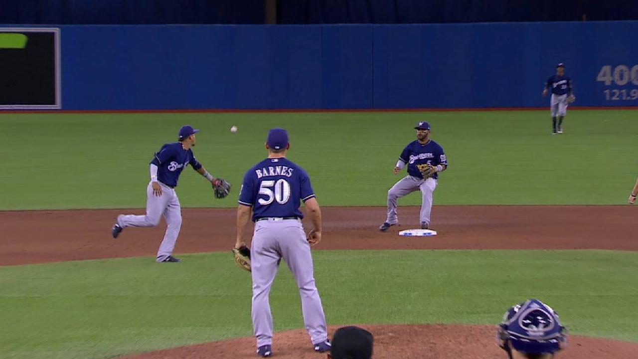 Orlando Arcia se hace sentir en los Cerveceros con su estelar defensa