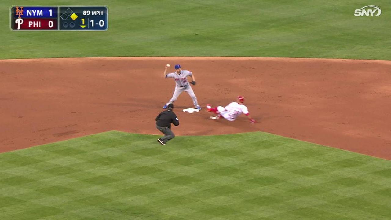 Mets turn a double play
