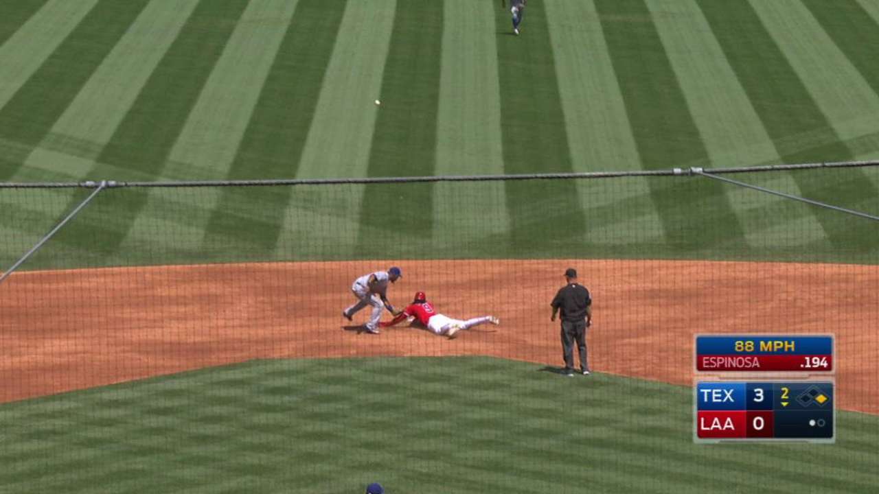 Elvis Andrus demuestra su