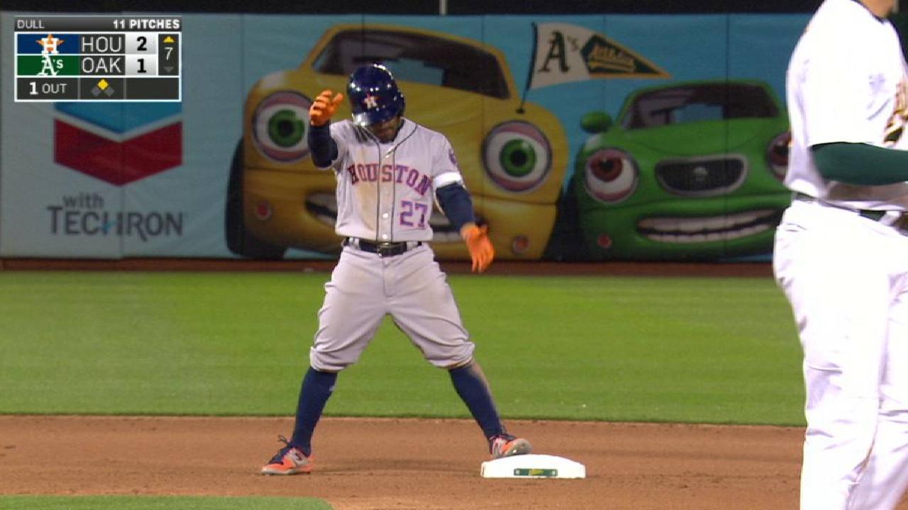 Altuve's double to right