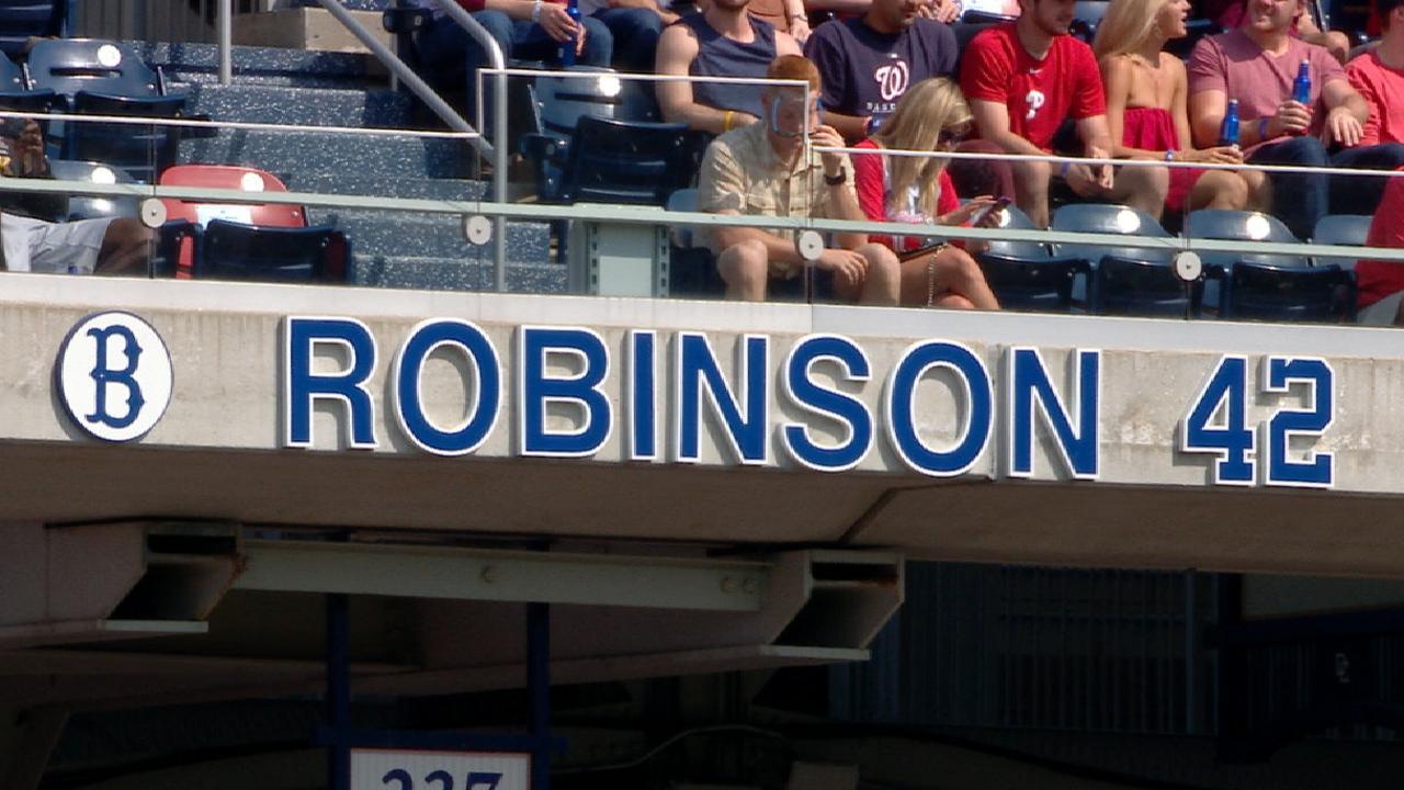 Nationals, Phillies pay homage to Robinson