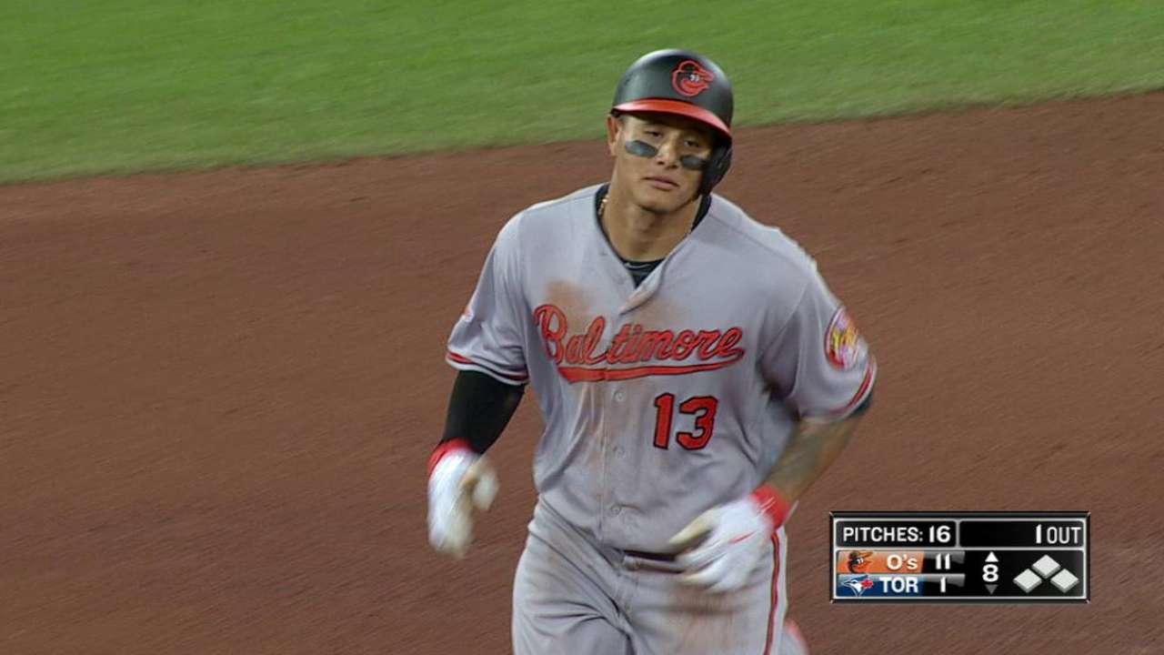 Manny Machado jonronea en la paliza de los Orioles en Toronto