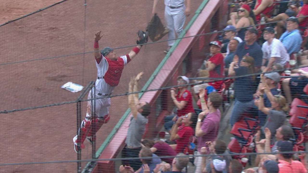 Vazquez's great jumping catch
