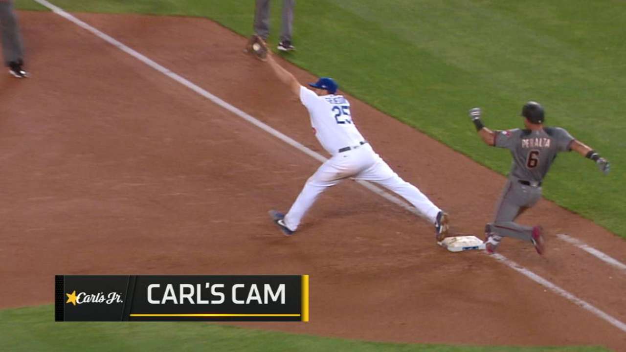 Seager throws out Peralta
