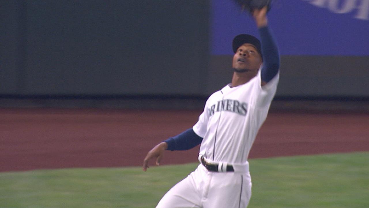Dyson shows off his arm