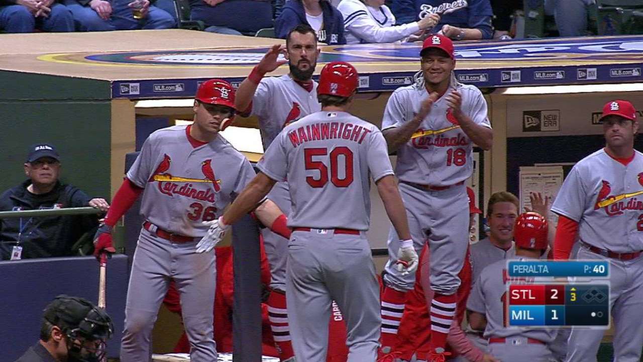 Wainwright's two-run moonshot