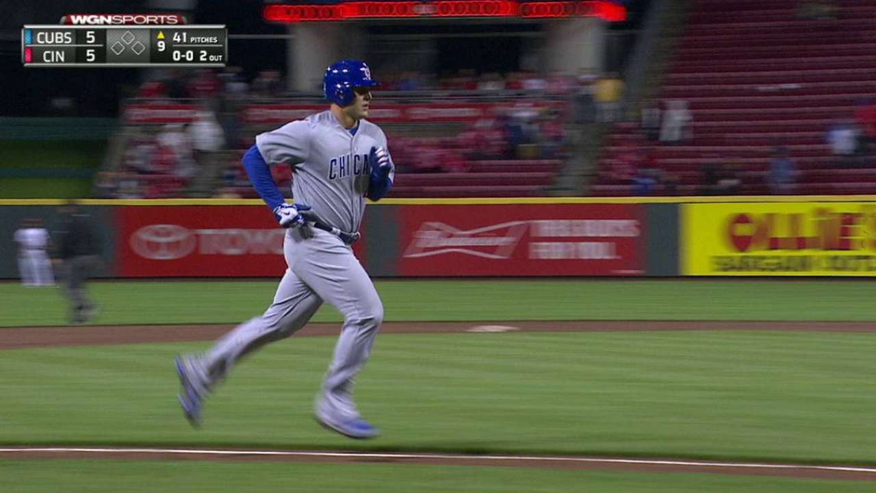Rizzo, Bryant lideran victoria de Cachorros sobre Rojos en la 11ma