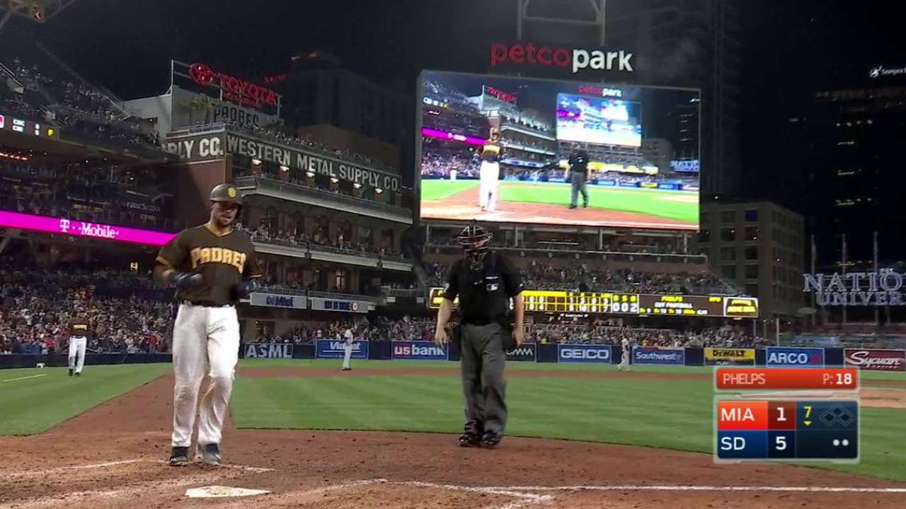 Hedges y Cahill le dan a los Padres su tercer triunfo en fila