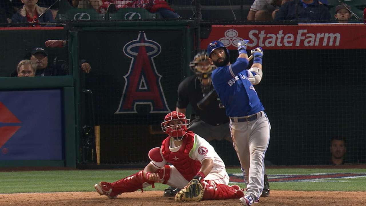 Tablazo de Bautista contra Angels hace ganar a Azulejos en la 13ra