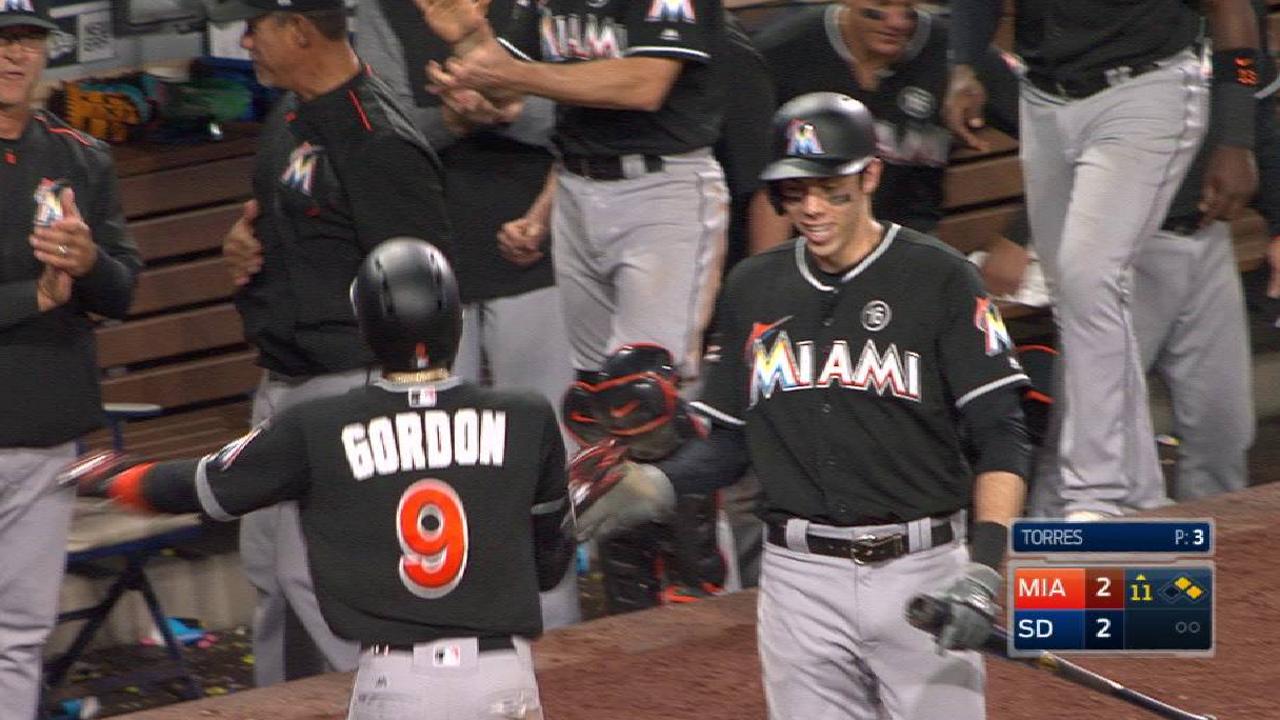 Errores en la 11ma hacen ganar a los Marlins en San Diego