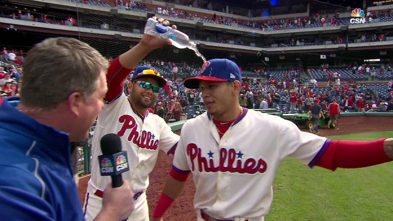 Hernandez providing surprising pop for Phillies