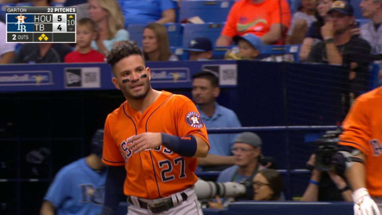 Sencillos de Gurriel y McCann le dan el triunfo a Astros en la 10ma