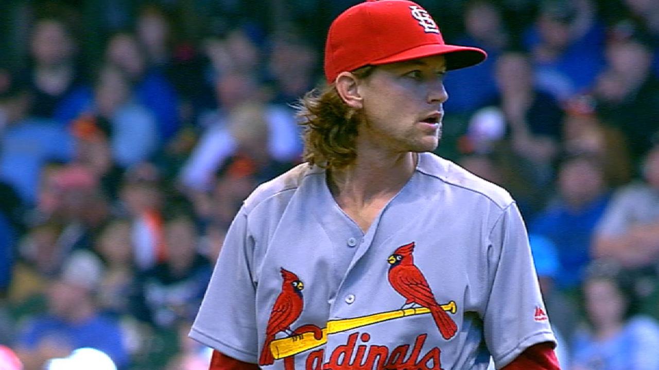 Cardenales vencen a Cerveceros con el brazo, bate de Leake