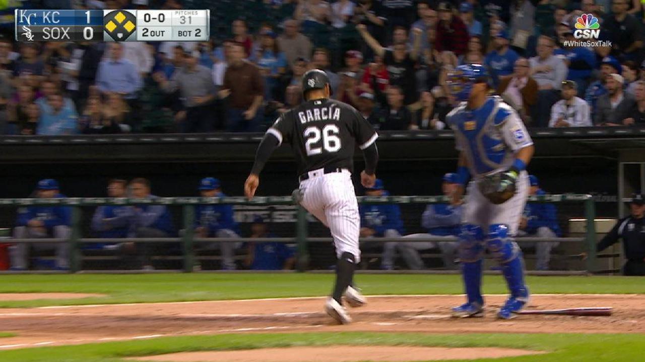 Leury García luce al bate y White Sox vencen a Reales