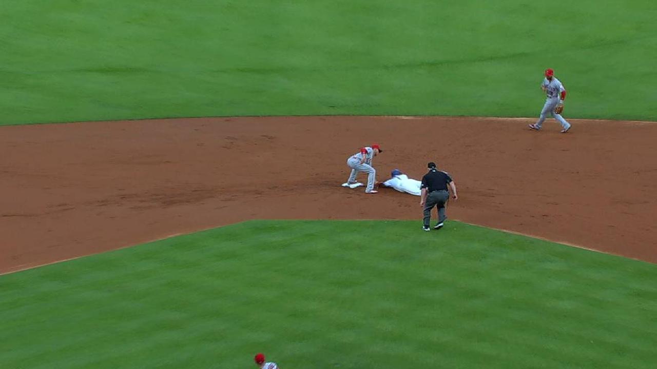 Maldonado throws out Andrus