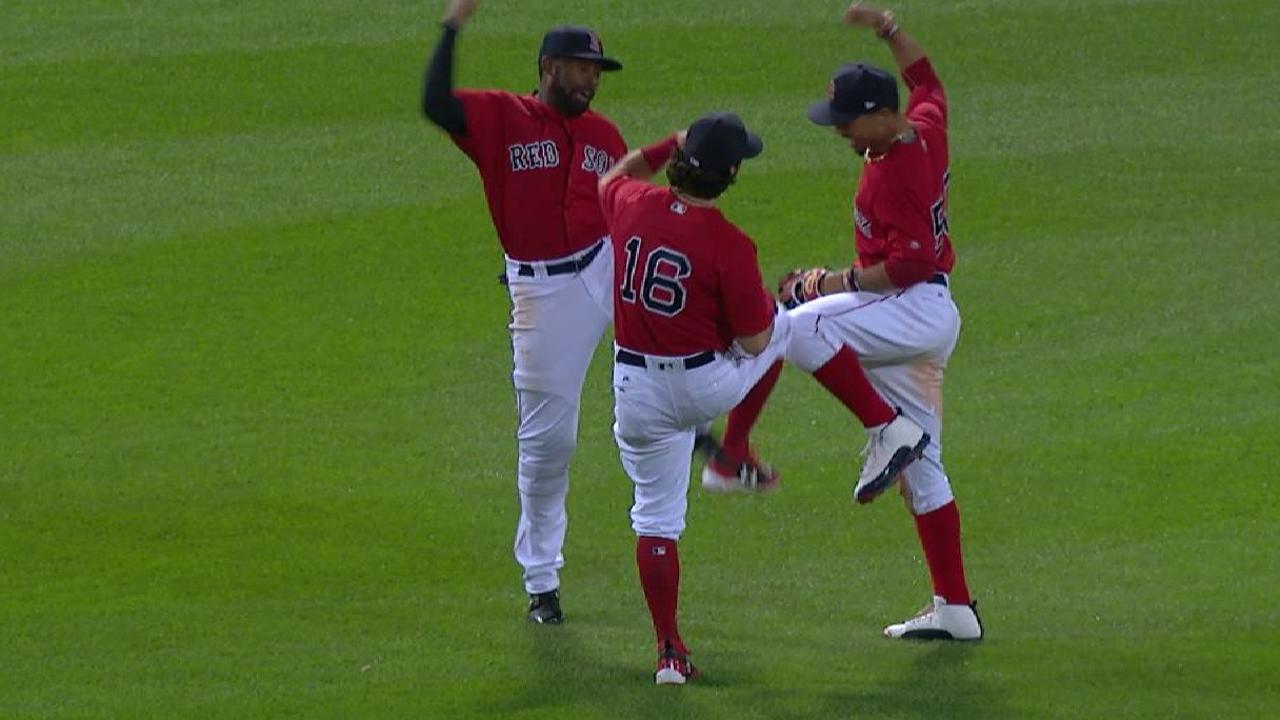 Kimbrel notches the save