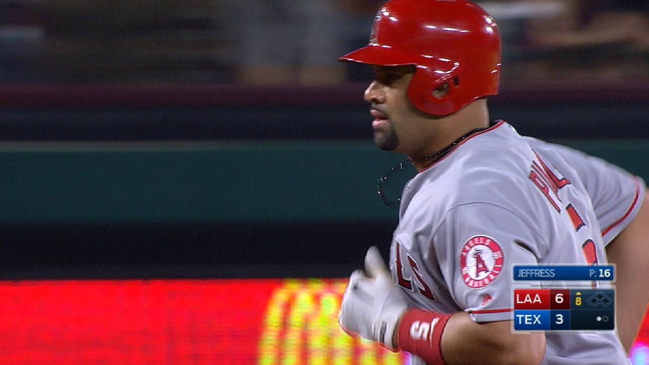 Albert Pujols trata de no hacerles caso a los números históricos que acumula