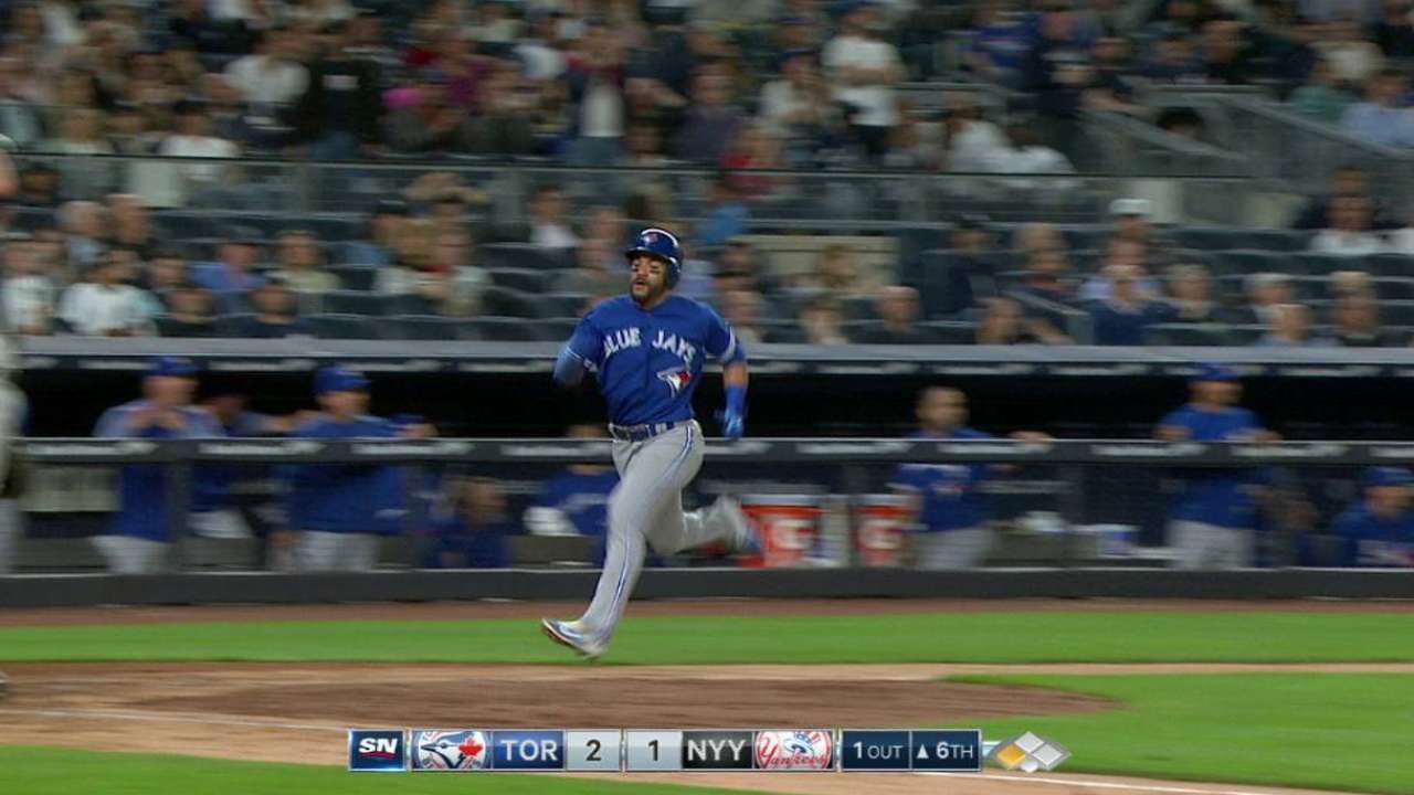 Marco Estrada y Ryan Goins guían a los Azulejos sobre los Yankees
