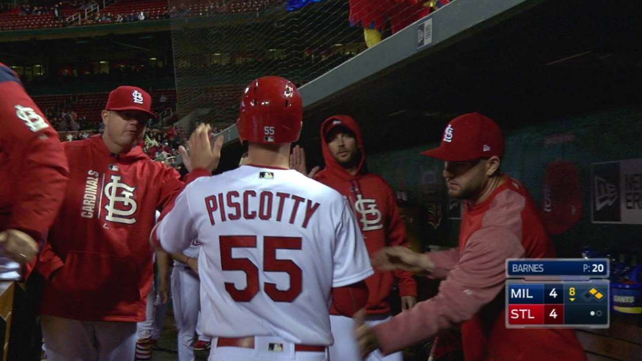 Wong's RBI single ties the game