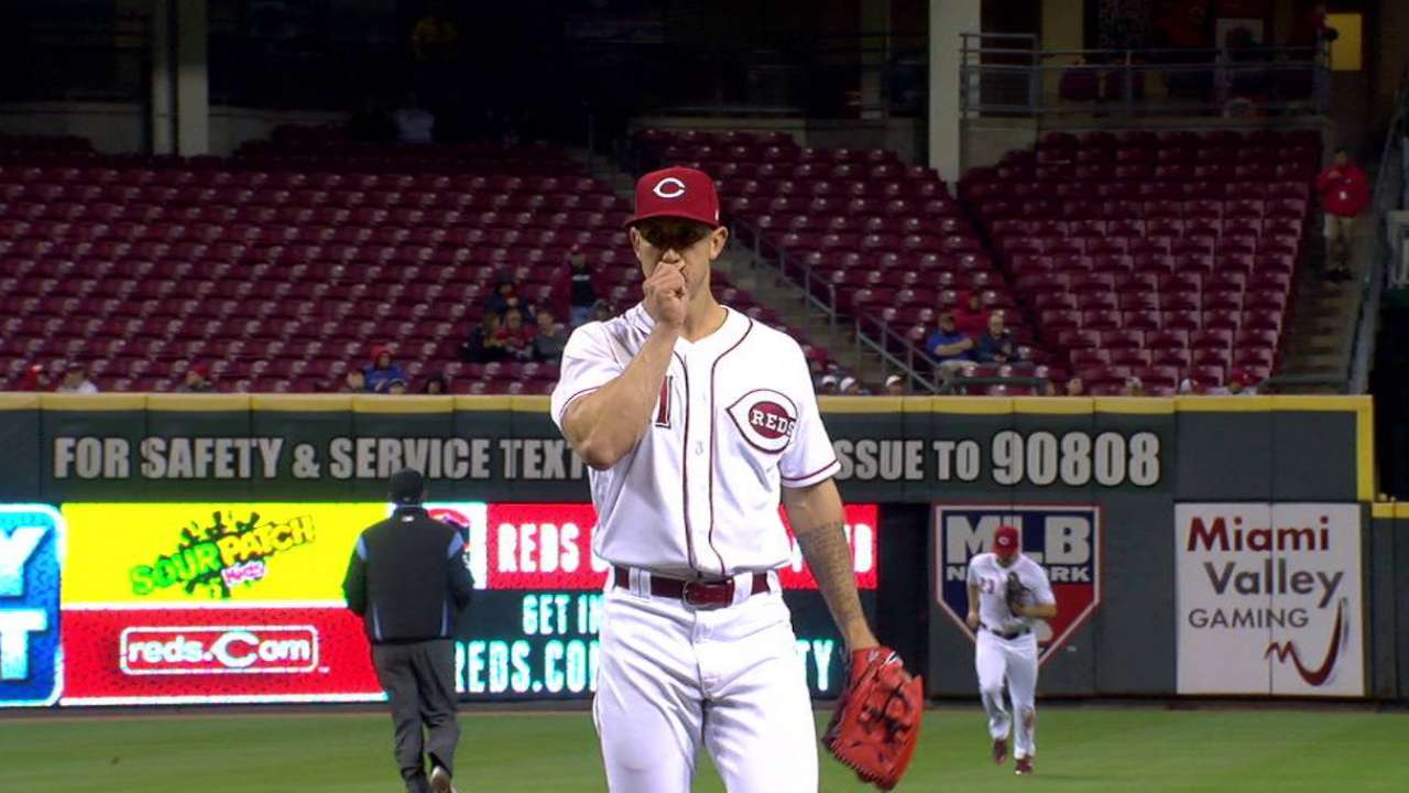 Lorenzen gets flyout, earns win