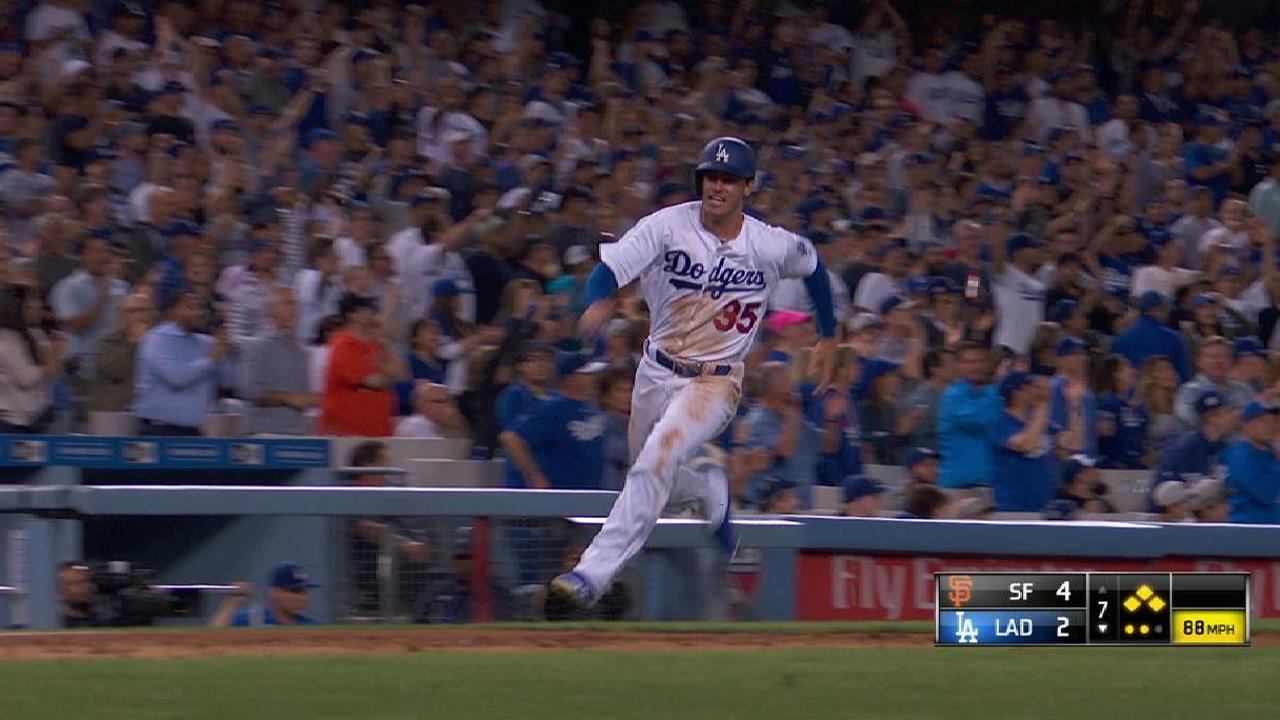 Taylor's pinch-hit RBI single