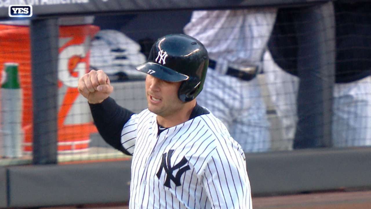 Holliday hits 3-run blast for 300th career HR