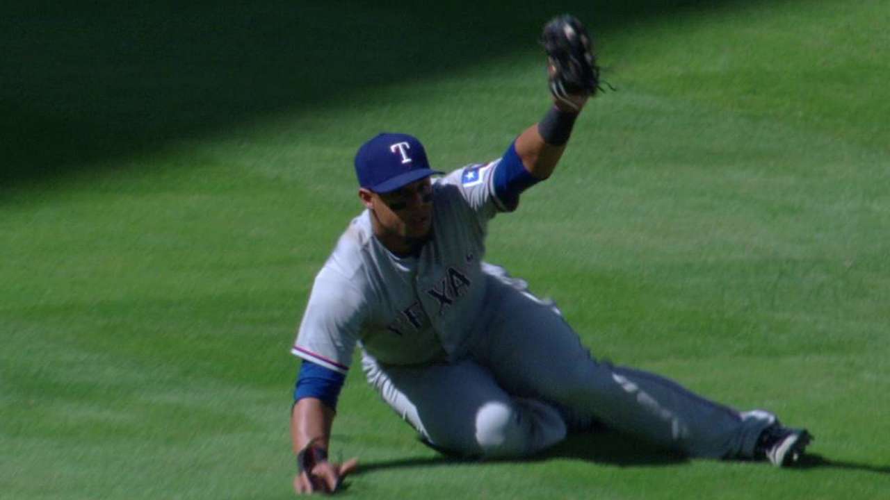 Gomez robs Gonzalez of a hit