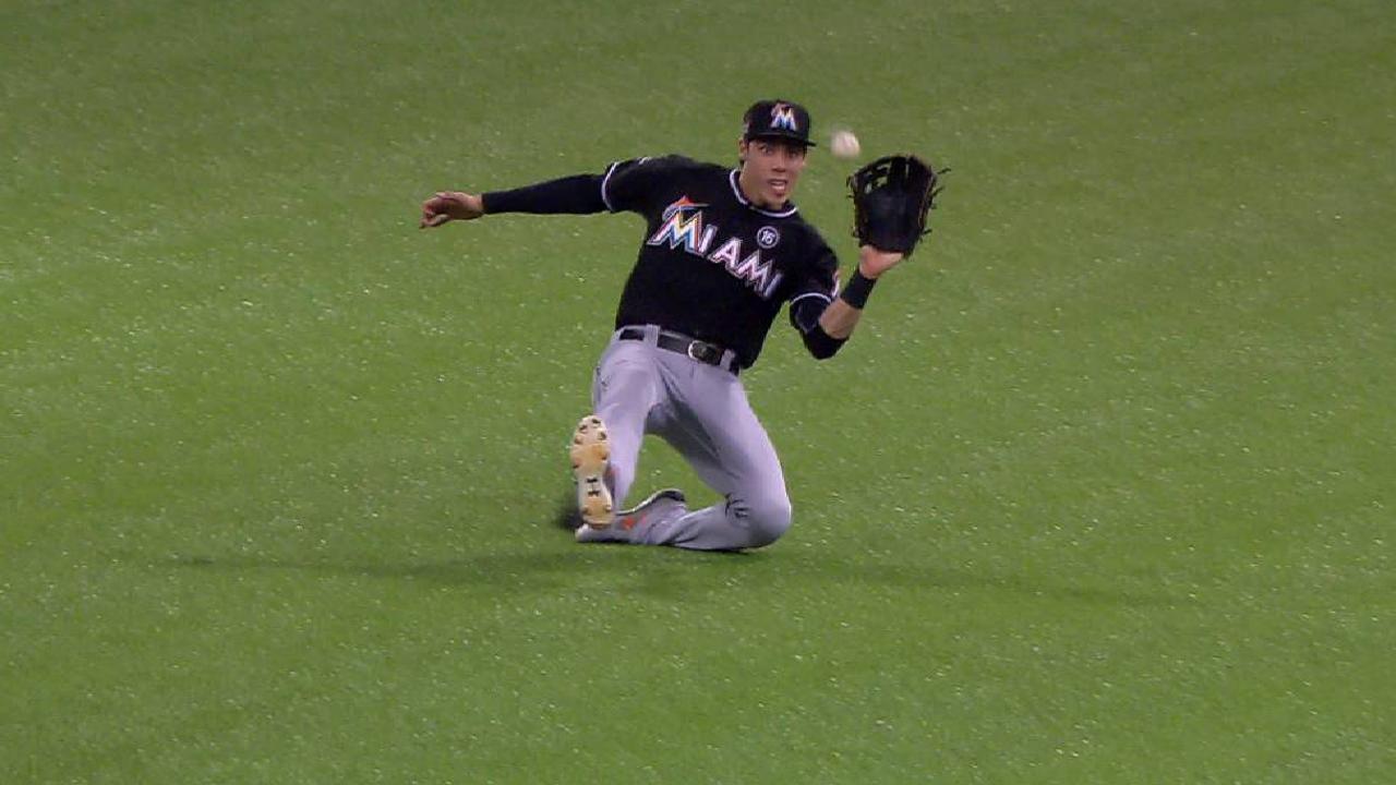 Marlins let Yelich rest tight hamstring