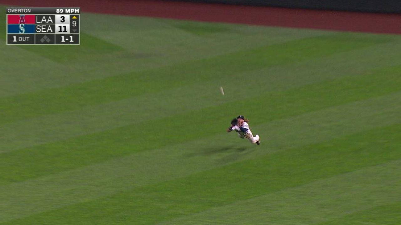 Gamel's spectacular diving grab