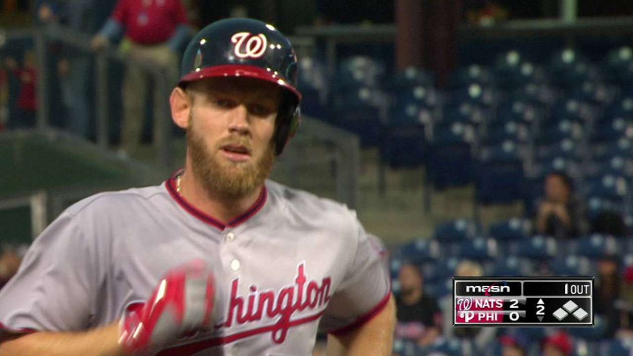 Strasburg hizo de todo en la victoria de Nacionales sobre los Filis