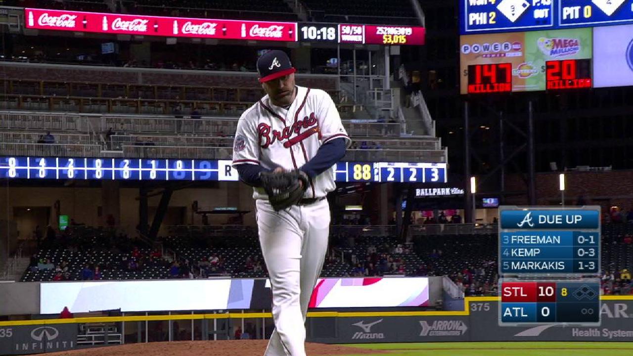 Braves sticking with 8-man bullpen for now