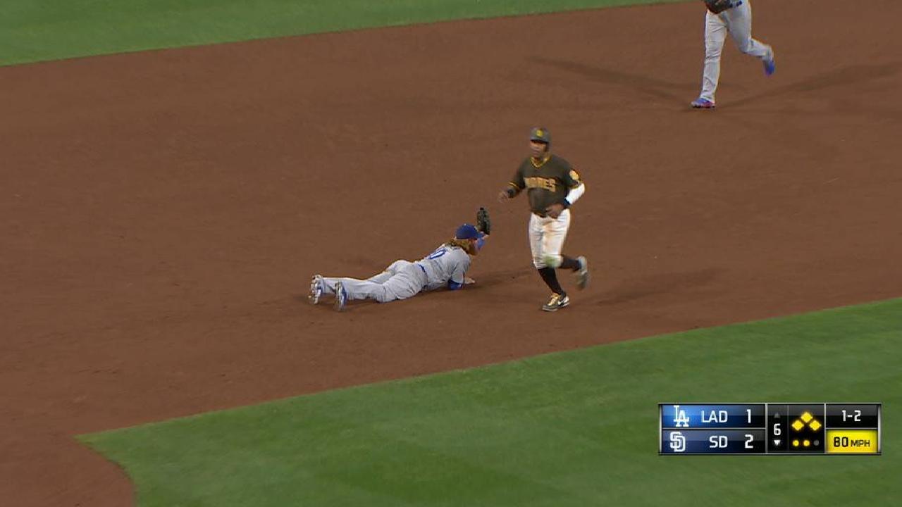Turner helps Romo escape jam
