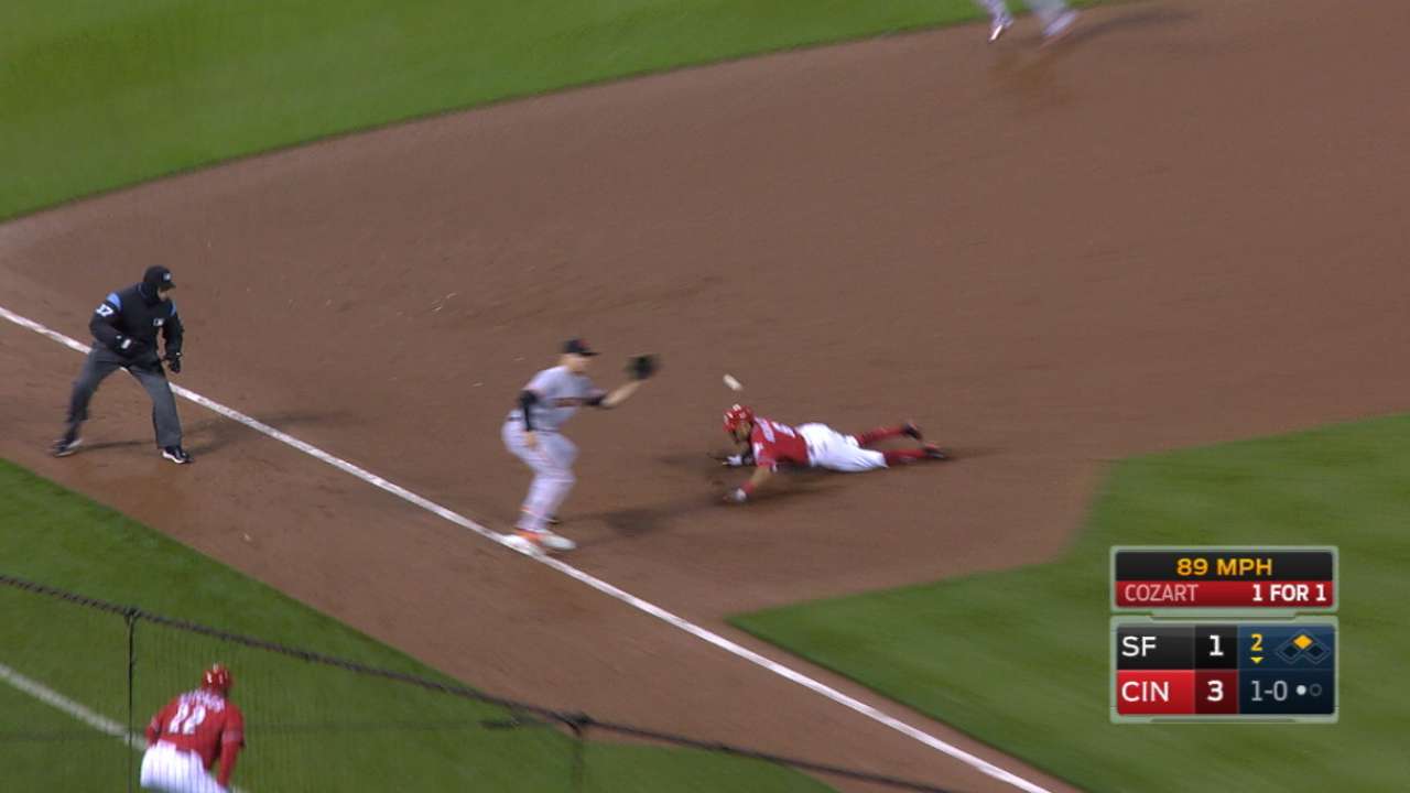 Reds rout Giants behind breakout bats