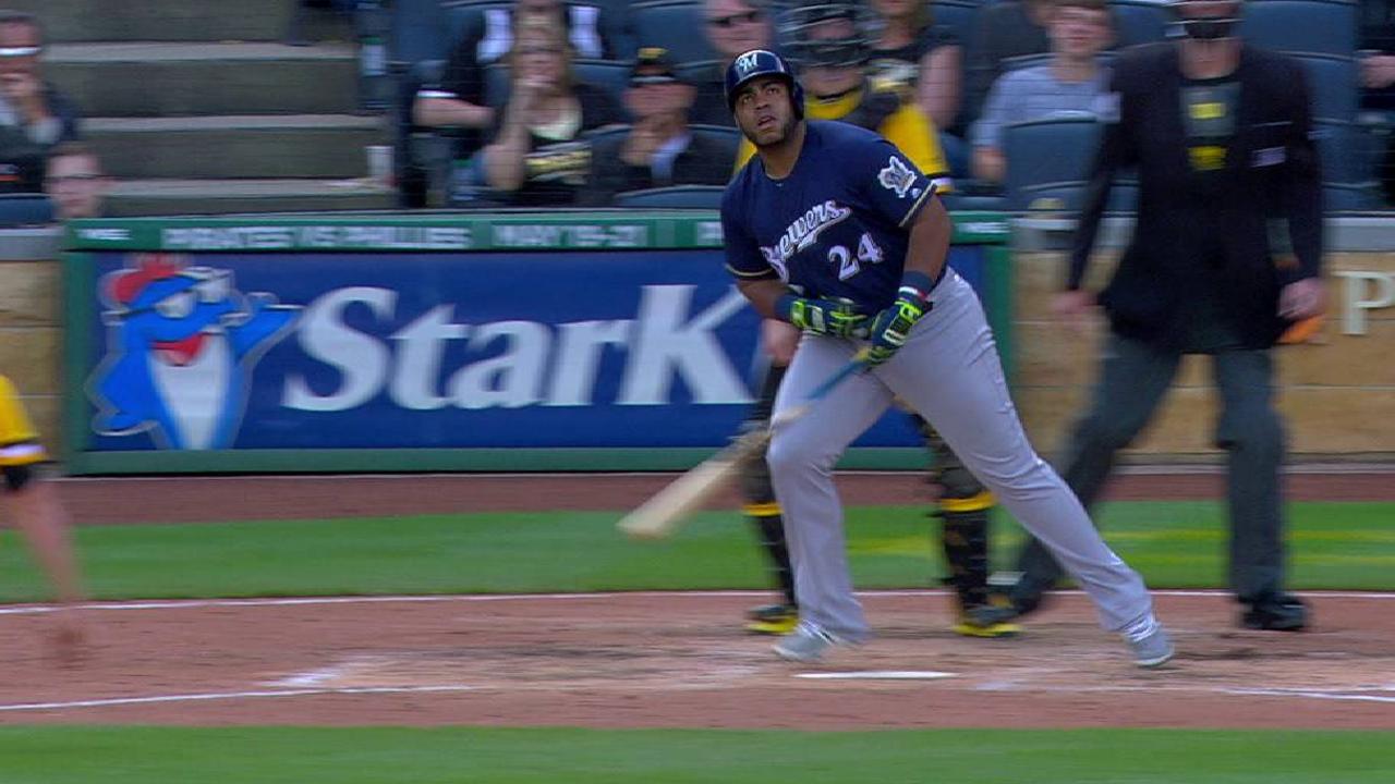 Eric Thames y Jesús Aguilar jonronean en triunfo de Cerveceros ante Piratas