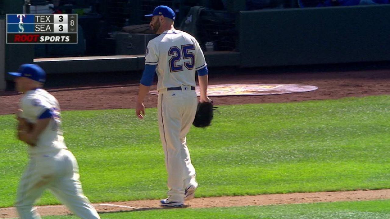 Texas' hitting funk more pronounced vs. lefties