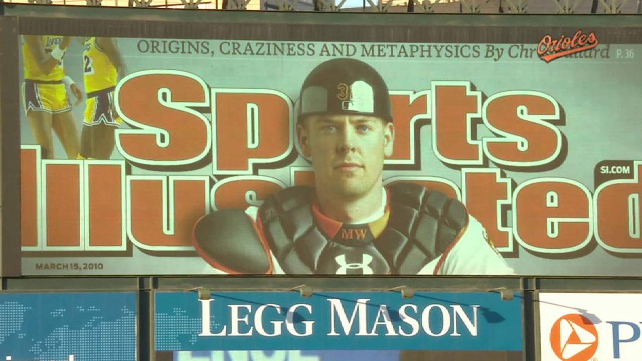 Wieters receives 2 standing ovations in return
