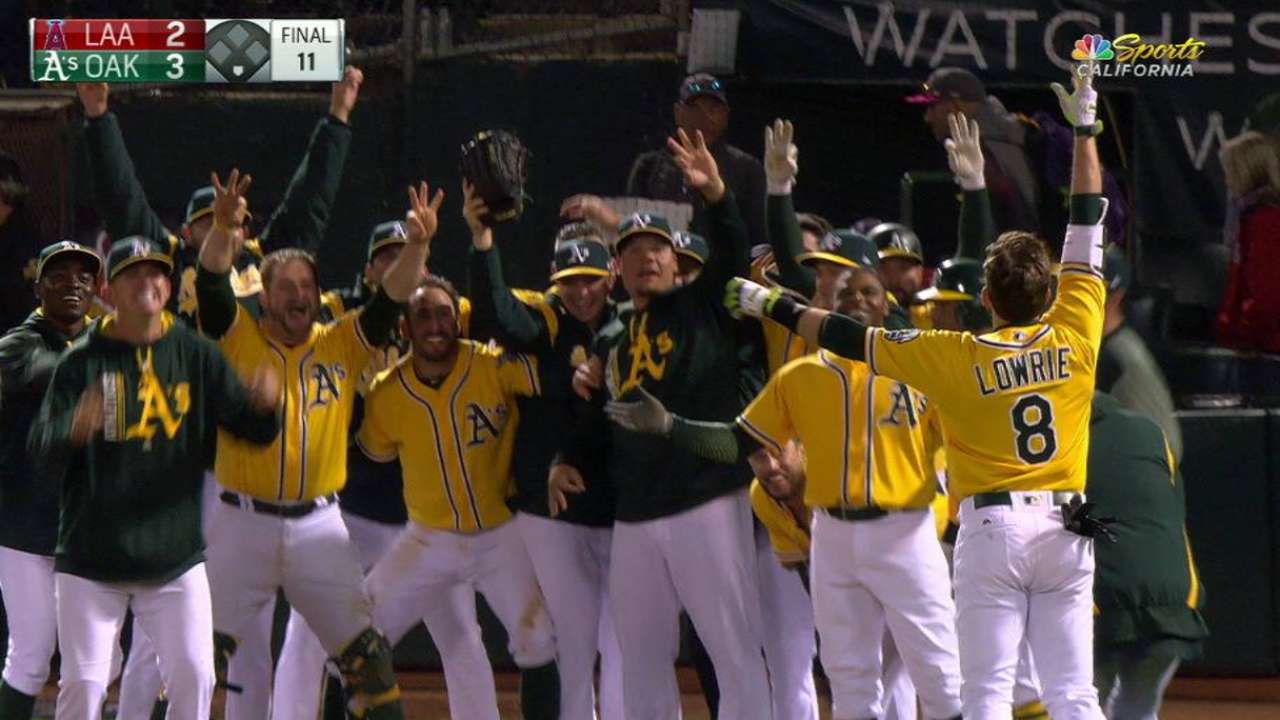 Lowrie fue el héroe de Atléticos con HR de oro en extrainnings