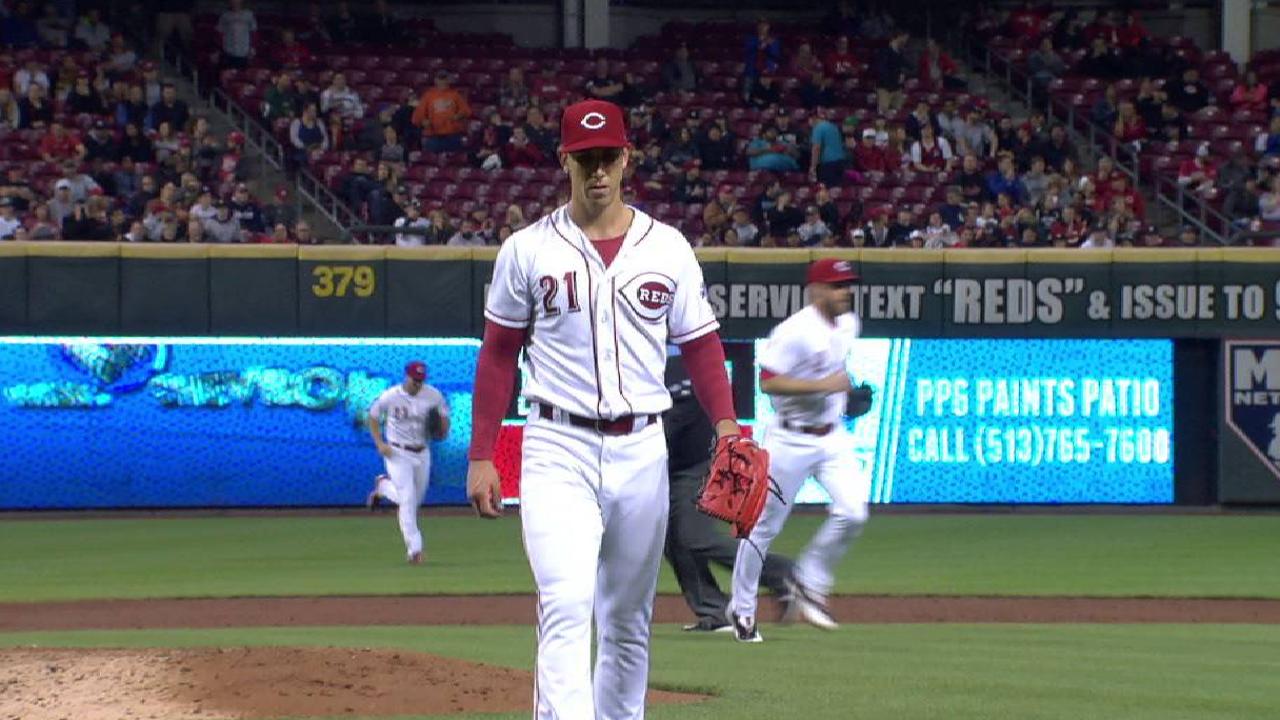 Lorenzen gets out of trouble