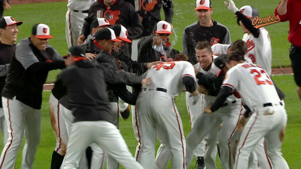 Trumbo define triunfo de Orioles sobre Nacionales con hit en el 12do inning
