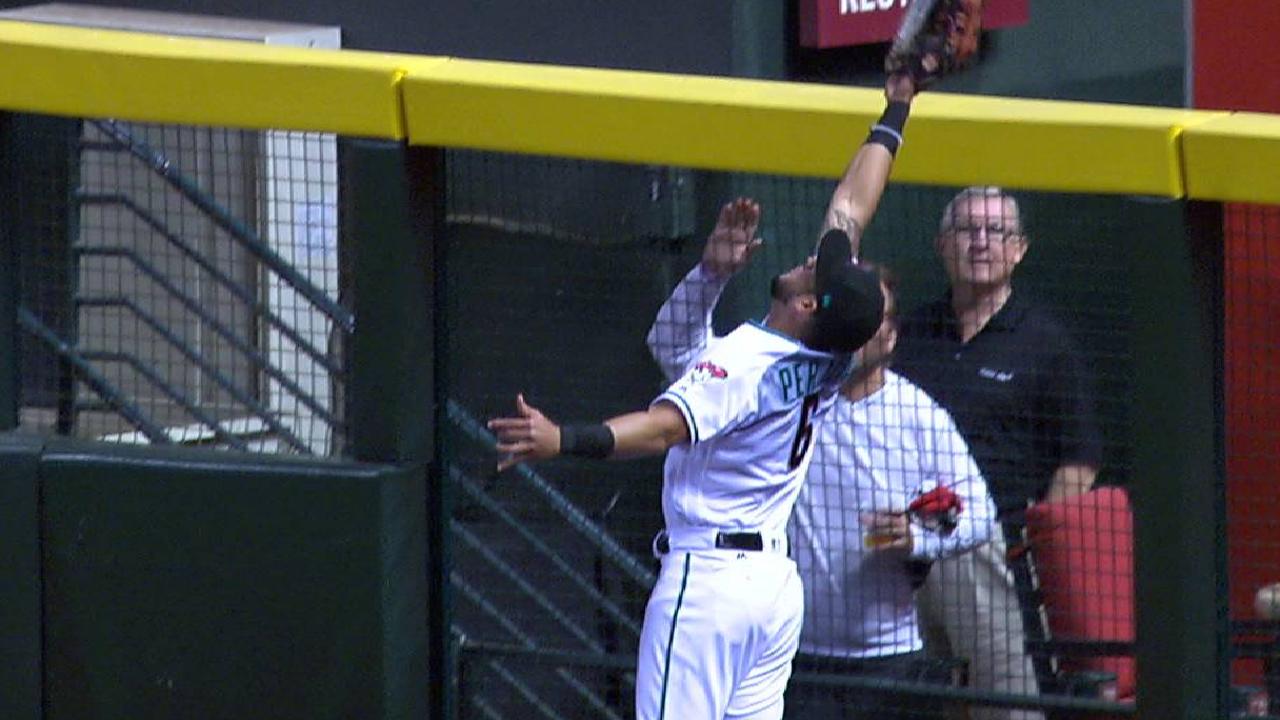 Peralta's great jumping catch