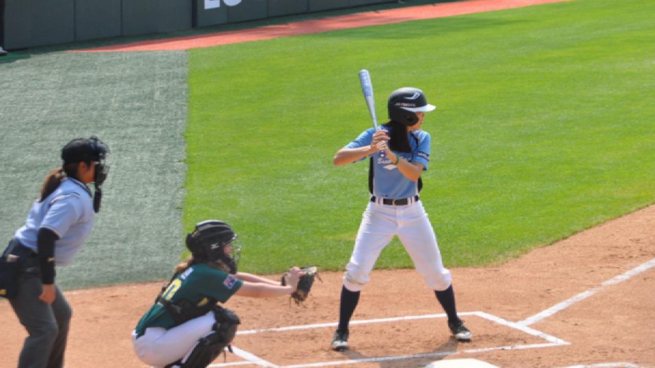 Female umpire begins journey toward Majors