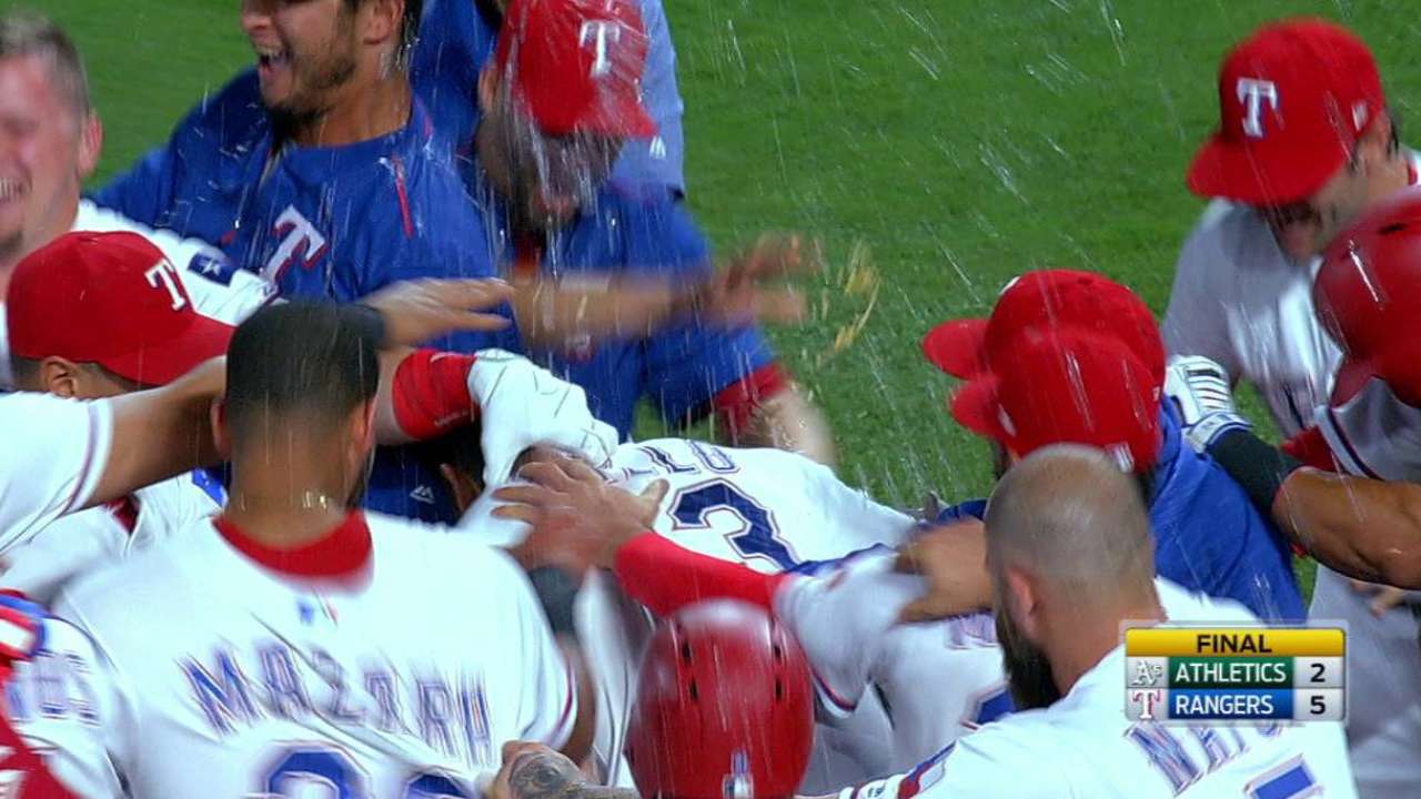 Con HR de Gallo los Rangers dejaron tendidos a los Atléticos