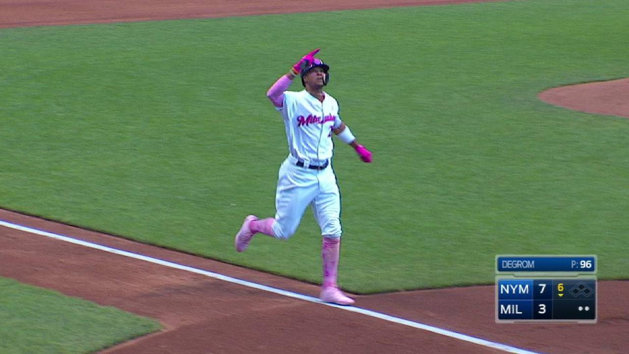 Broxton's two-run homer