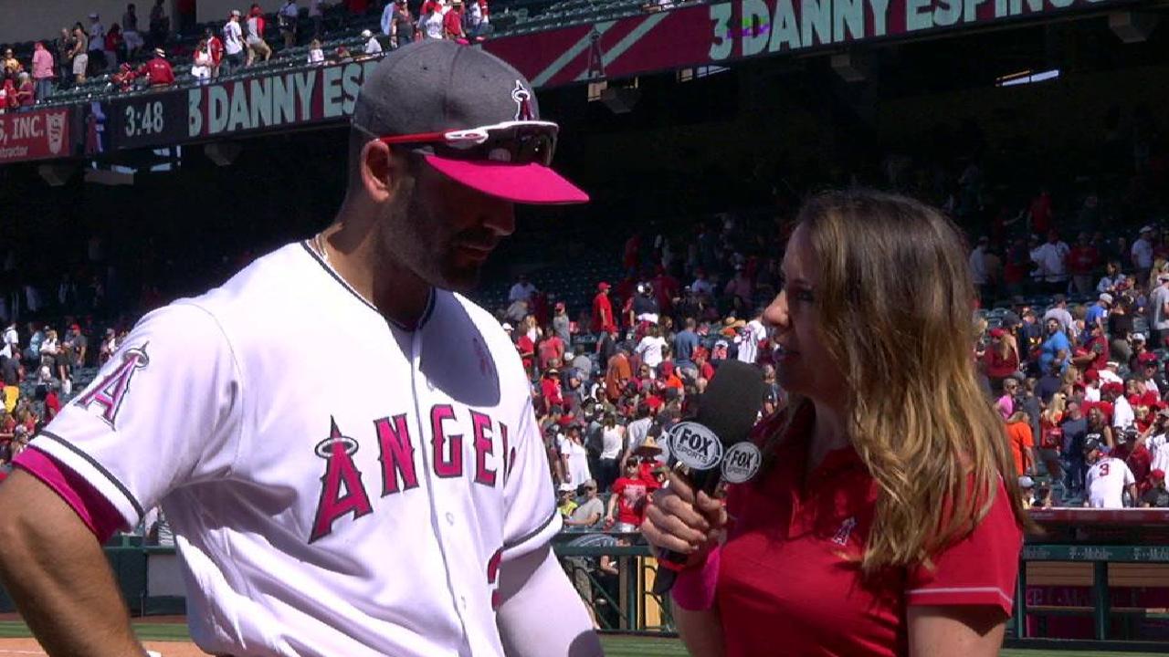 Espinosa emerges from slump, homers