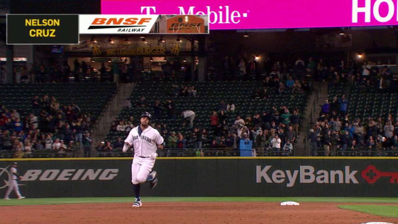 Cruz's two-run home run