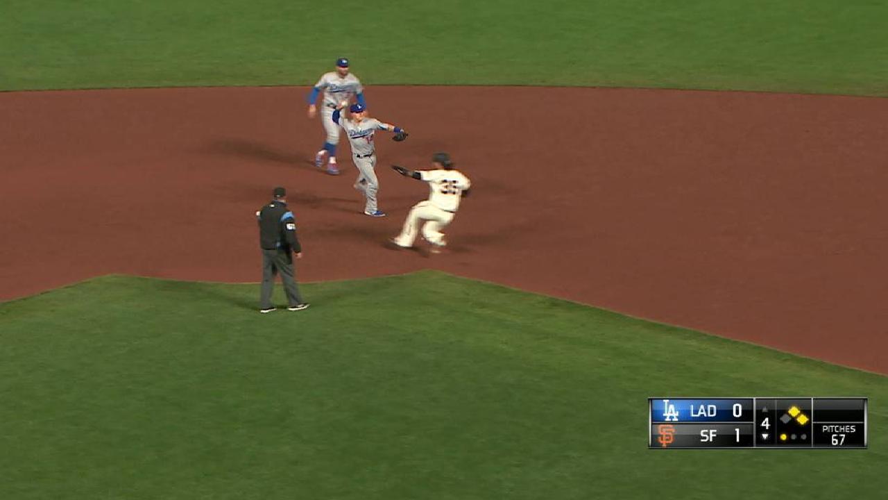 Dodgers end inning with DP