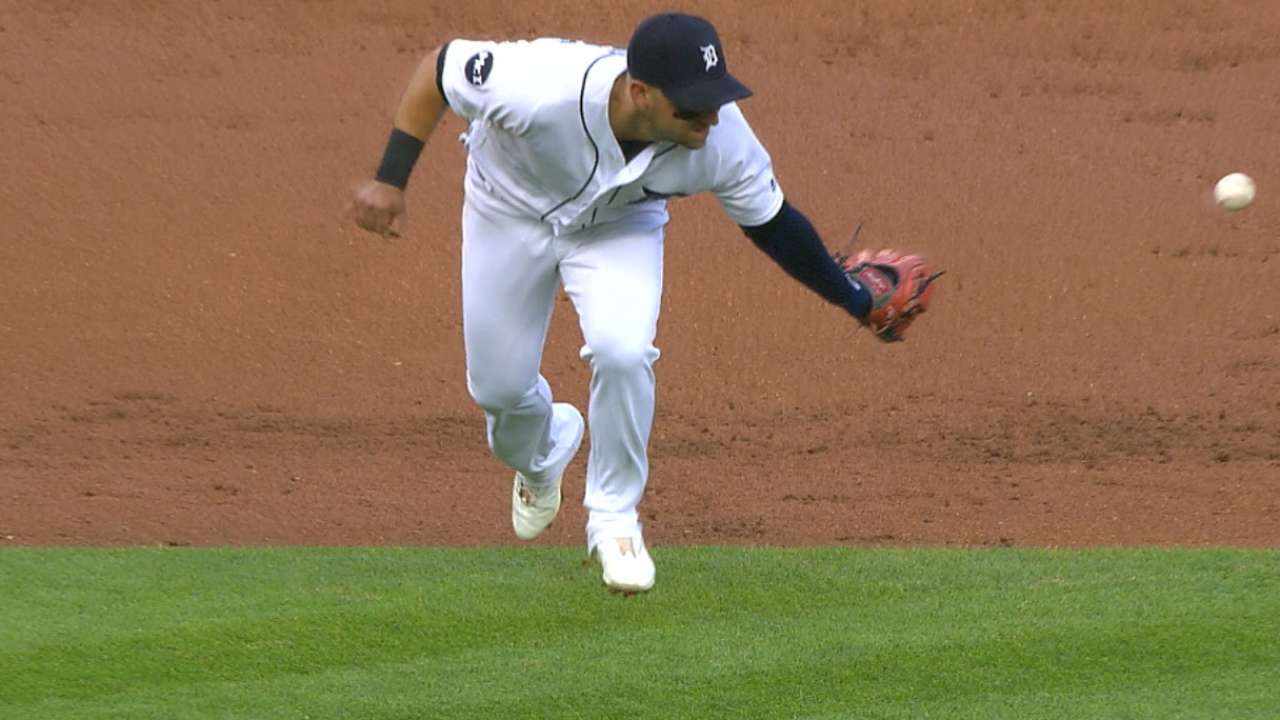 Iglesias' smooth glove flip